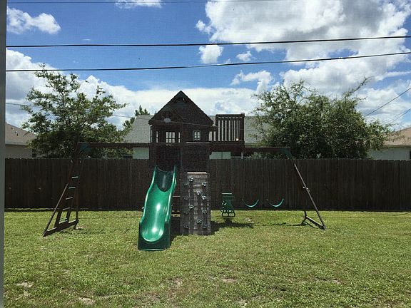 3rd image of 3142 SW Cathedral St