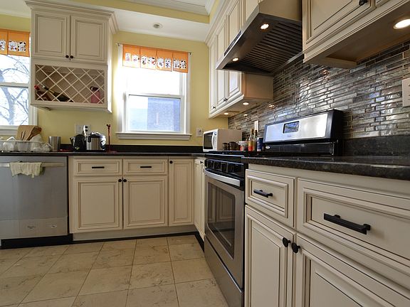 2nd image of 35 Palmer St #L