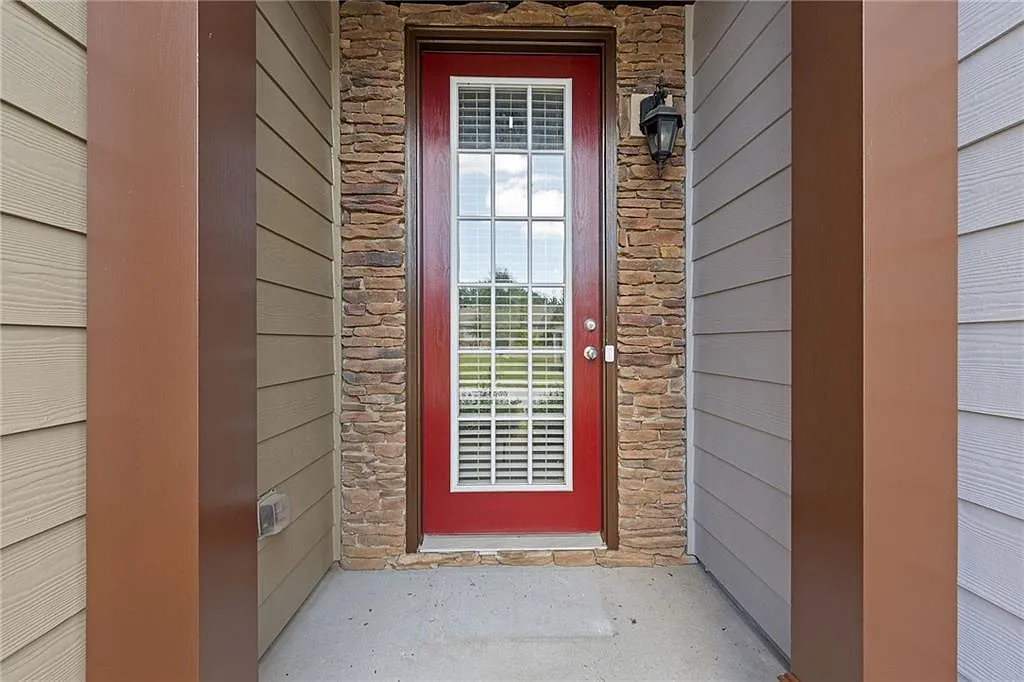 3 bed, 2.5 bath, 1998 sqft, $2,150 — Photo 2