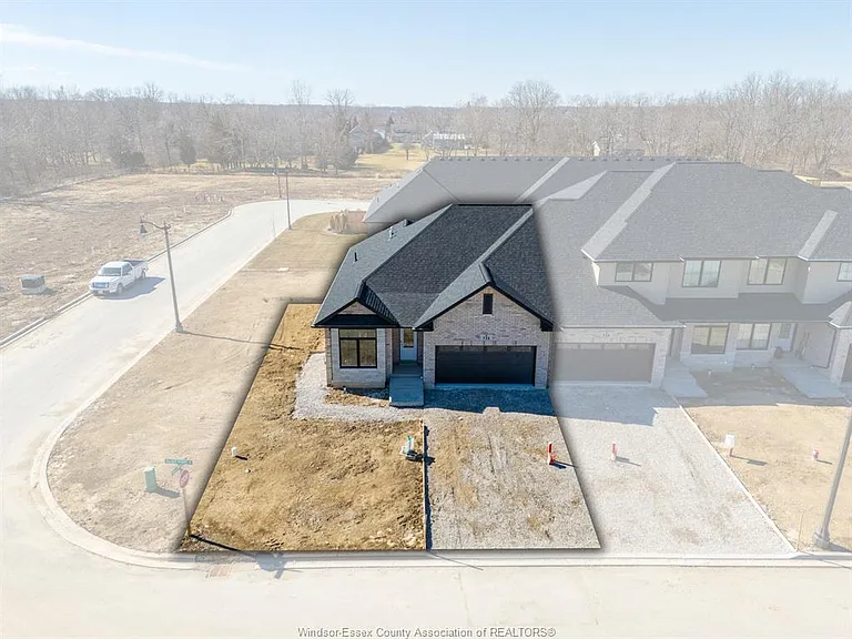 715 Elliot Point Rd #B — Photo 3