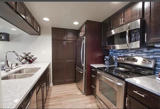 3rd image of 1041 Galapago St