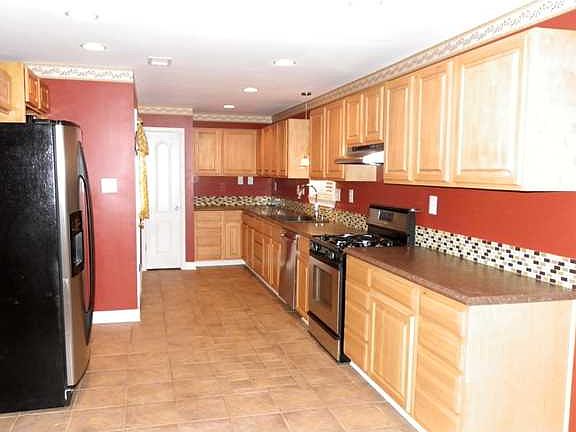 3rd image of 7687 Kiowa St