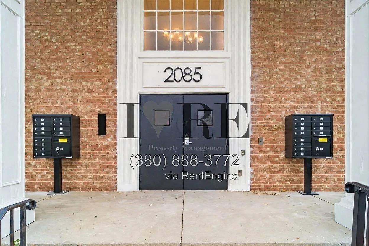 2085 W Broad St — Photo 2
