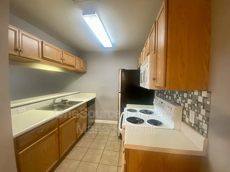 3 bed, 3.0 bath, 1209 sqft, $1,400 — Photo 4