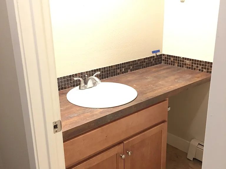 Updated 2 Bedroom Townhome for Rent in Loveland: Shared Garage, Patio, Washer/Dryer Hookups — Photo 13
