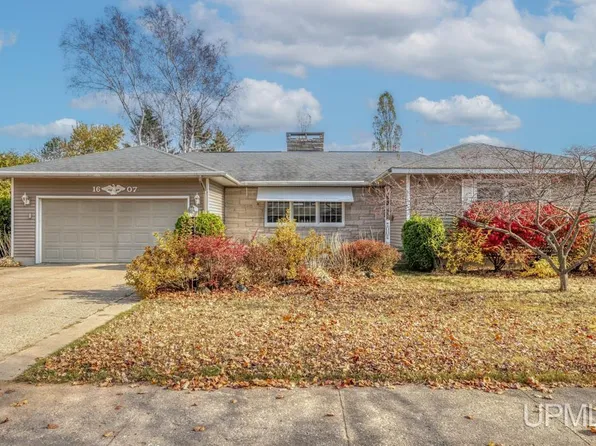 1607 S 15th St, Escanaba, MI 49829