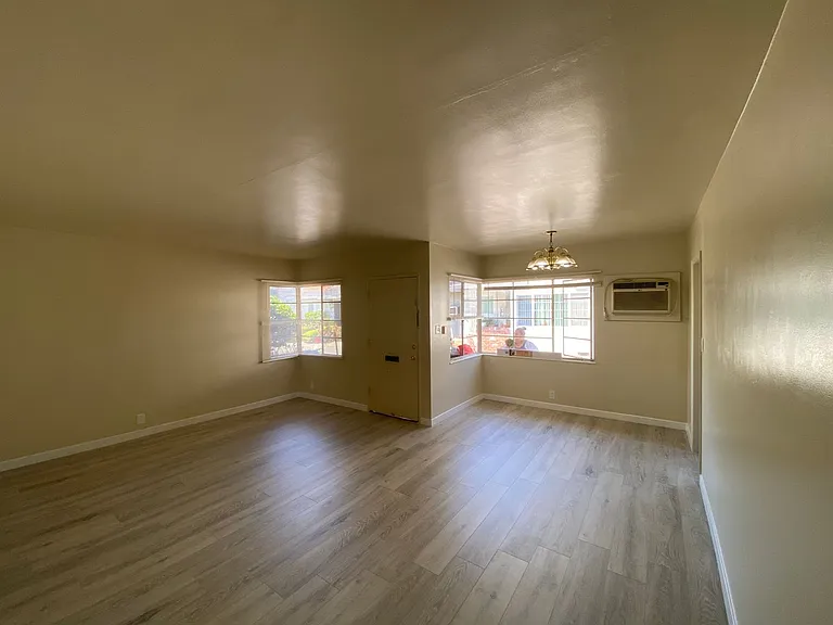 5712 N Charlotte Ave — Photo 9