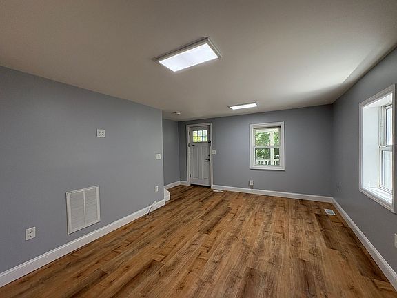 5th image of 213 De Witt Ave