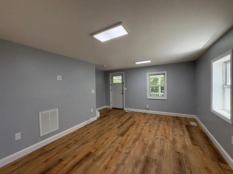 213 Dewitt Ave — Photo 5
