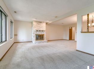 3519 Neerpark Dr, Lincoln, NE 68506