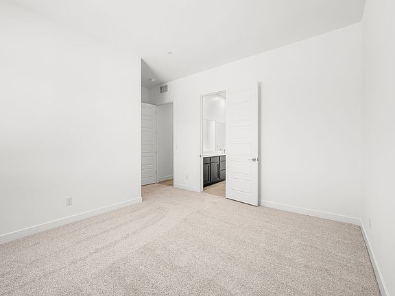 5 web or mls Lennar 10142 Diana Summit St 05