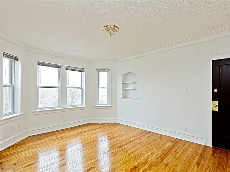 10201 S Saint Lawrence Ave #601-05 — Photo 18