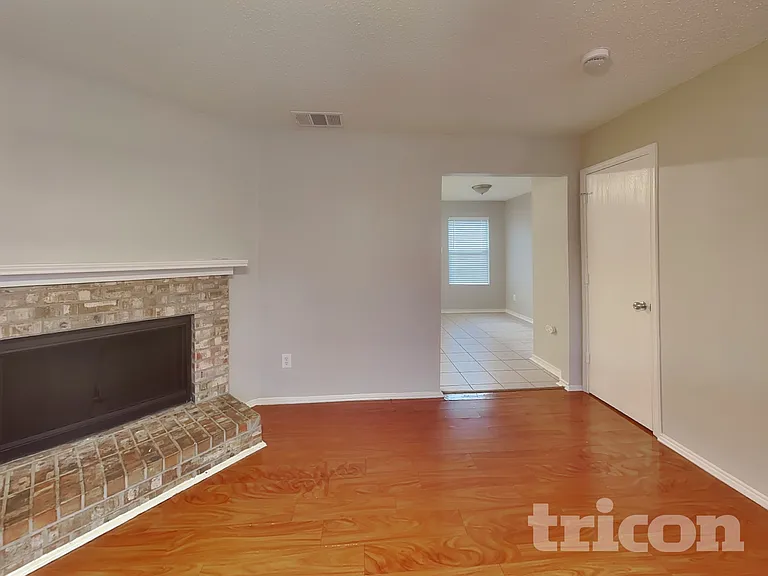 7422 Amber Dr — Photo 3
