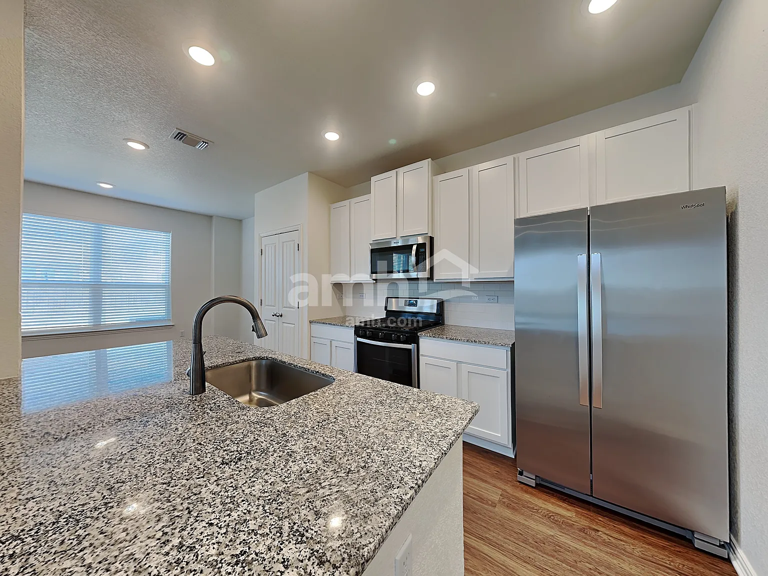 3 bed, 2.5 bath, 1532 sqft, $1,820 — Photo 2