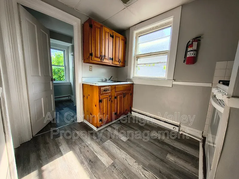 1 bed, 1.0 bath, $1,195 — Photo 3