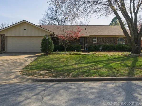 543 Meadowood Dr, Broken Arrow, OK 74011