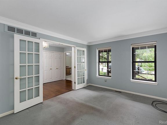 4th image of 2937 Waterloo Dr