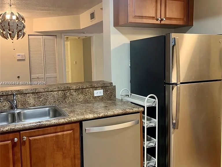 529 E Sheridan St #1021 — Photo 8