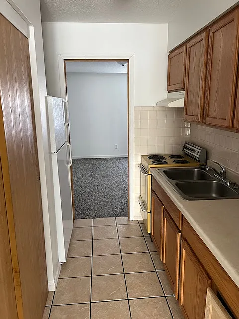 1201 Dixon Avenue - F — Photo 4