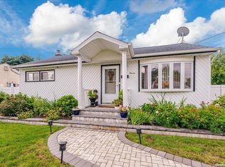 11 Floral Dr, Amityville, NY 11701