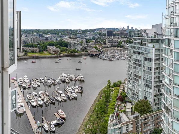 1199 Marinaside Cres #2807, Vancouver, BC V6Z 2Y2