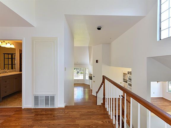 4th image of 21 Saint Francis Cir