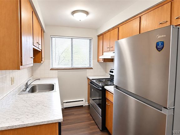 5th image of 28 Mallory Rd APT 4