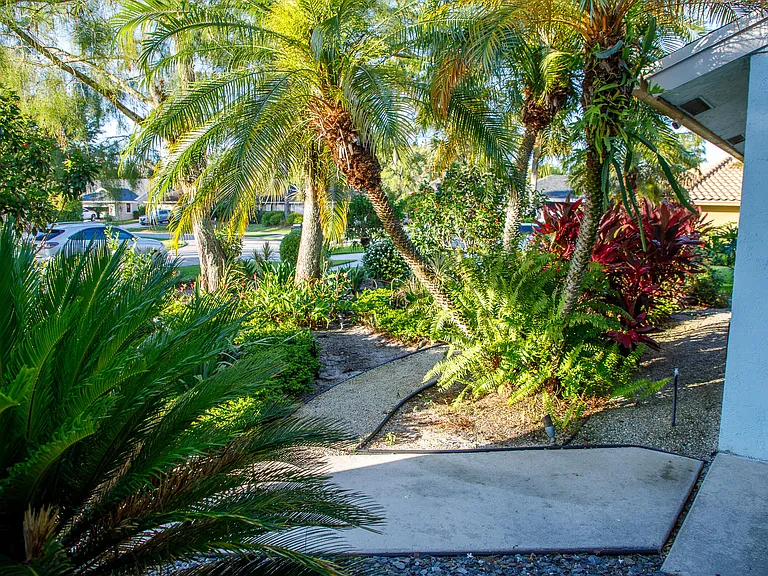 900 Cosmos Ct — Photo 4
