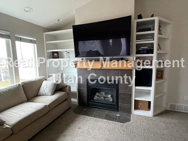 3347 E Kennekuk Ln — Photo 3