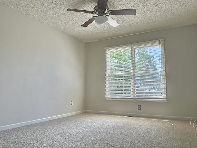 415 Harby Dr — Photo 10