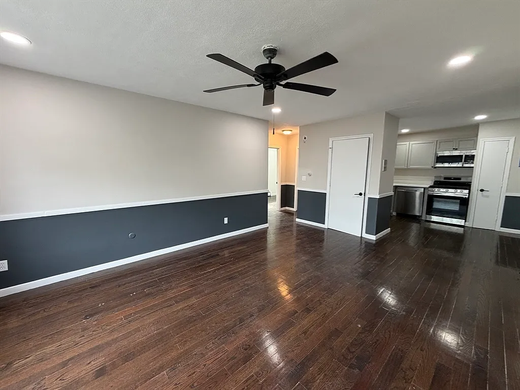 2 bed, 1.0 bath, 709 sqft, $2,500 — Photo 2
