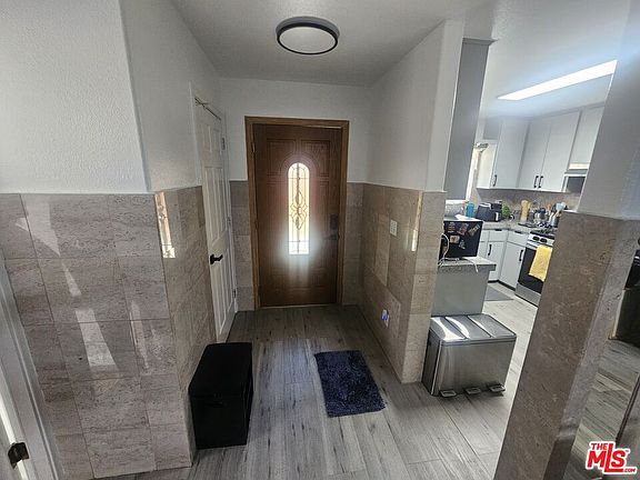 4th image of 4922 W 104th St
