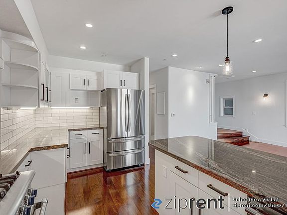 4th image of 881 Corbett Ave #1