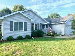 W5685 Jochmann Dr, APPLETON, WI 54915