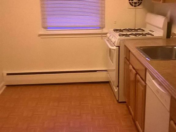5th image of 6316 Newtown Ave