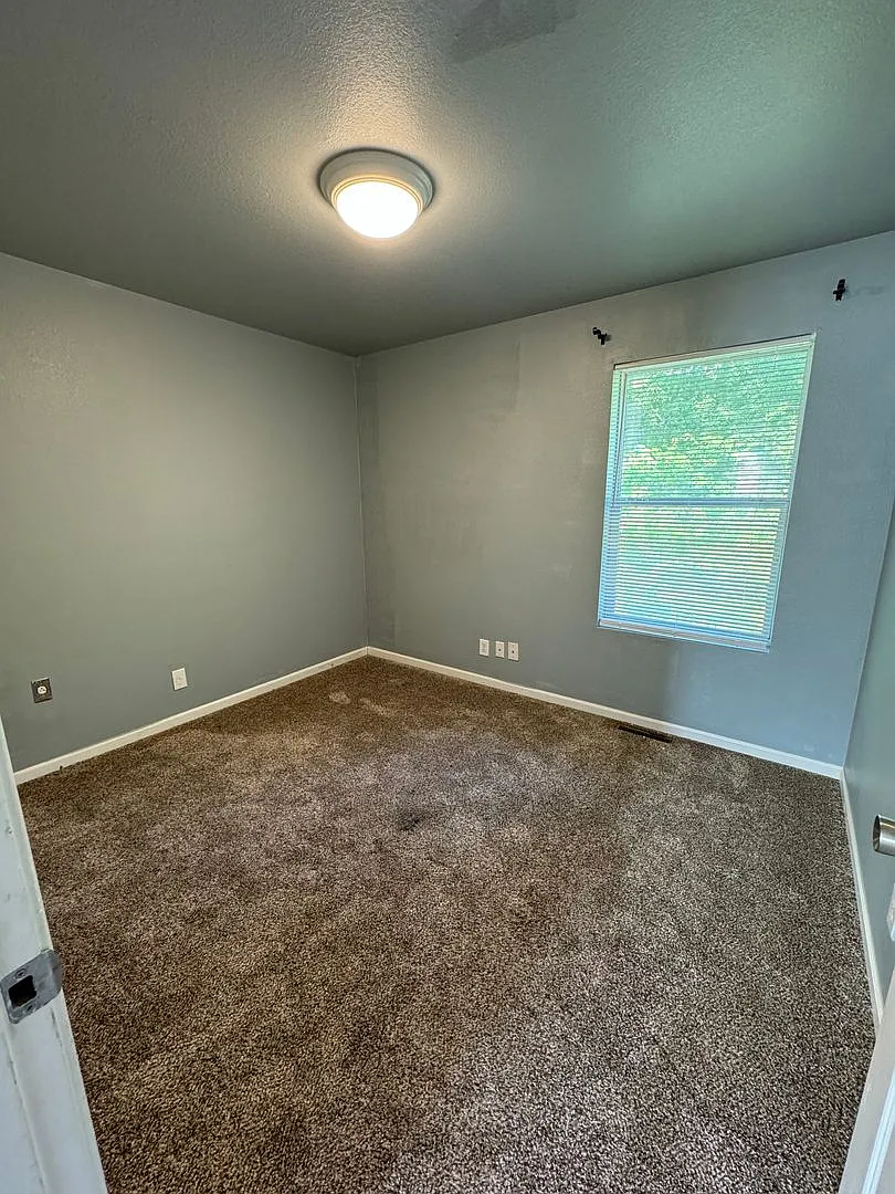 Hill Top Apartments — Photo 3