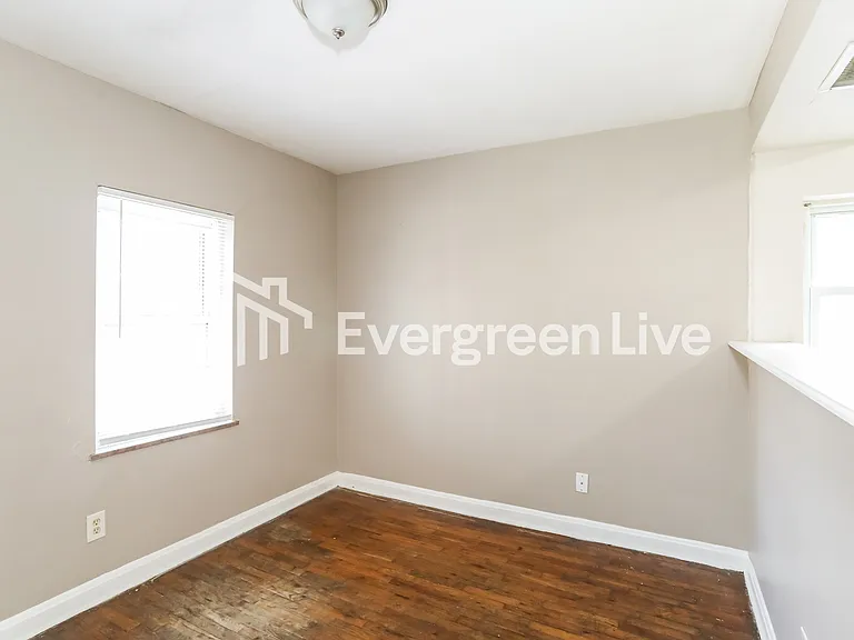 2037 Dallas Ave — Photo 12