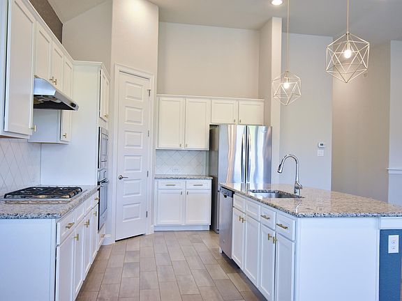 The pantry and cabinets ensure plenty of storage space in the kitchen.