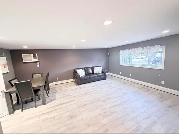 277 N Wisconsin Ave #1, Massapequa, NY 11758