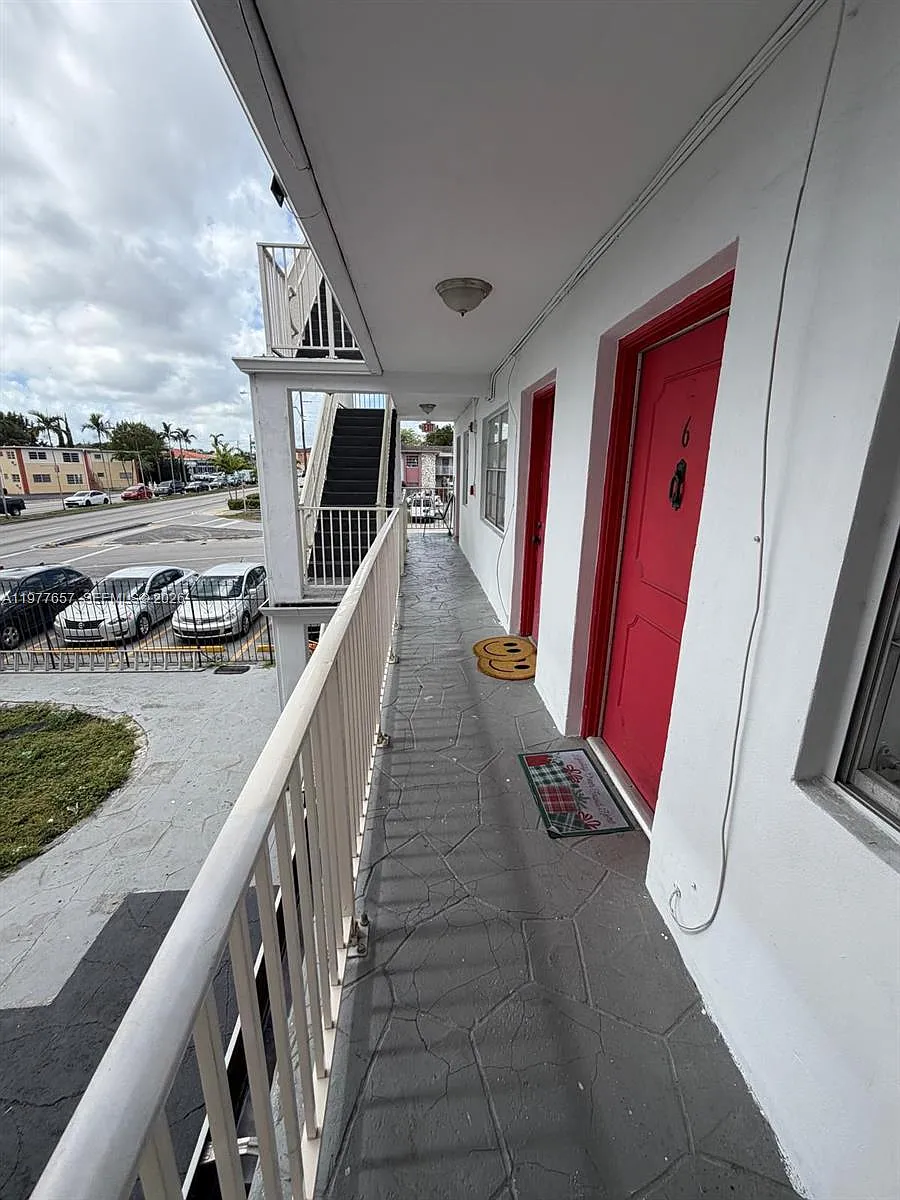 Building Photo - 3211 W Flagler St #9