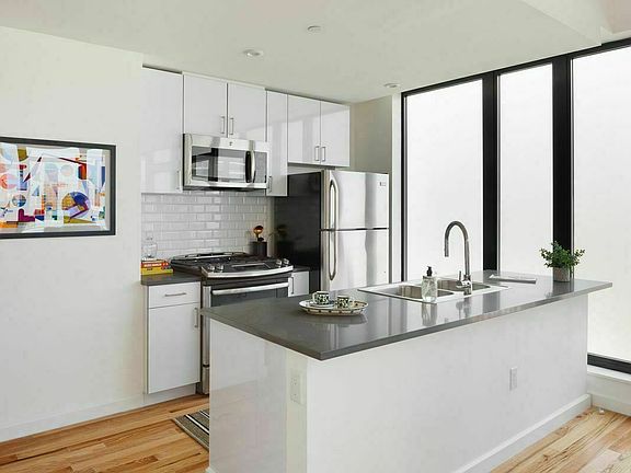 4th image of 2211 3rd Ave Unit 11-A