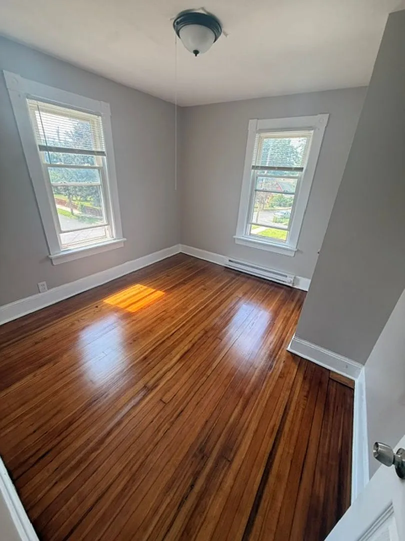42 High St — Photo 2