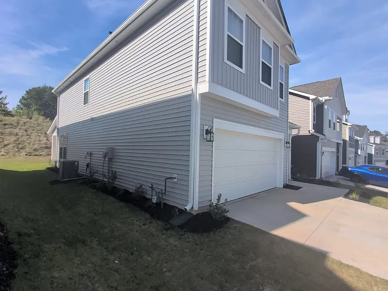 1049 Nadine Way — Photo 6