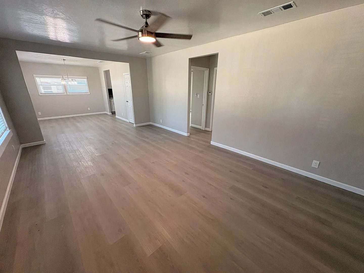 Beautiful newly renovated 2 bedroom home — Photo 4