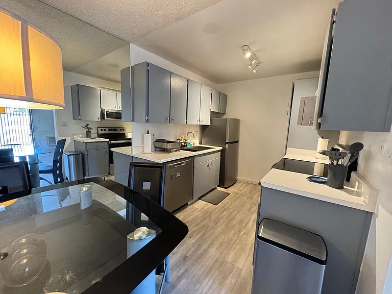 100 Kinross Dr #9 — Photo 7
