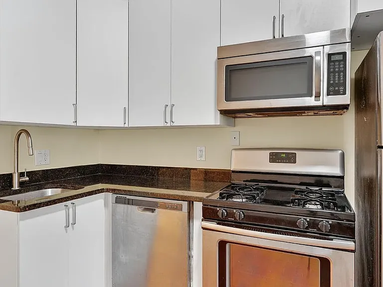 1829 Monroe St NW #1 — Photo 3