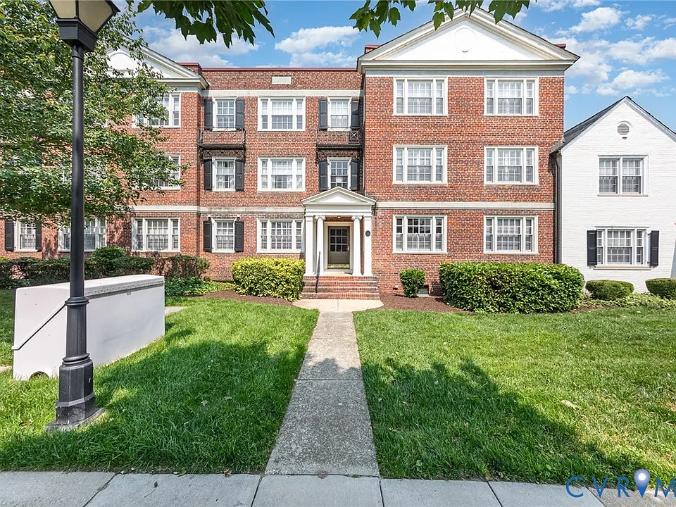 24 W Locke Ln #1