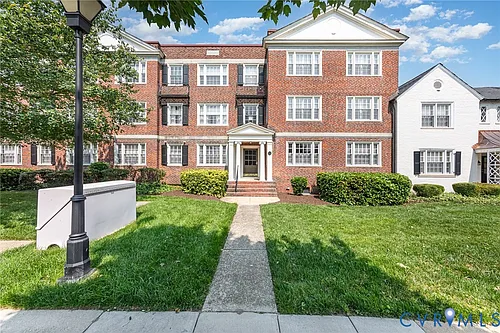 24 W Locke Ln #1 Photo 1