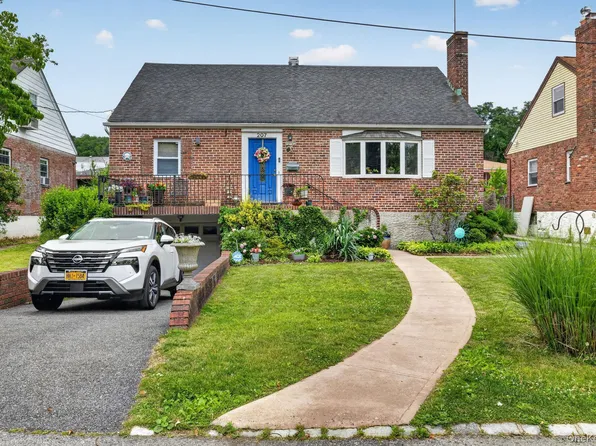 207 Clunie Avenue, Yonkers, NY 10703