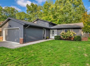 581 Red Oak Ln, Bay Village, OH